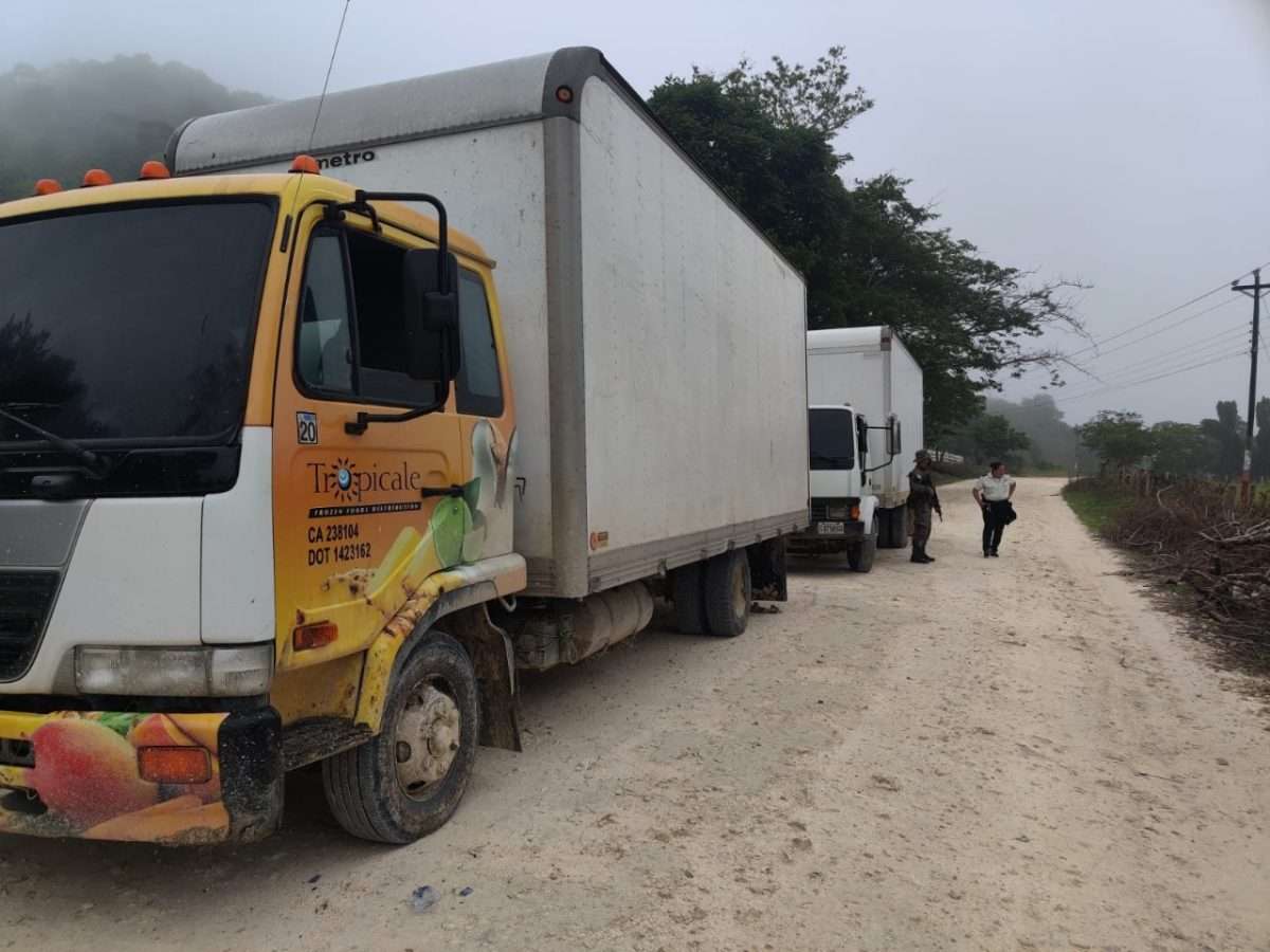 Interceptan dos camiones con cigarrillos, sospechan que son de contrabando