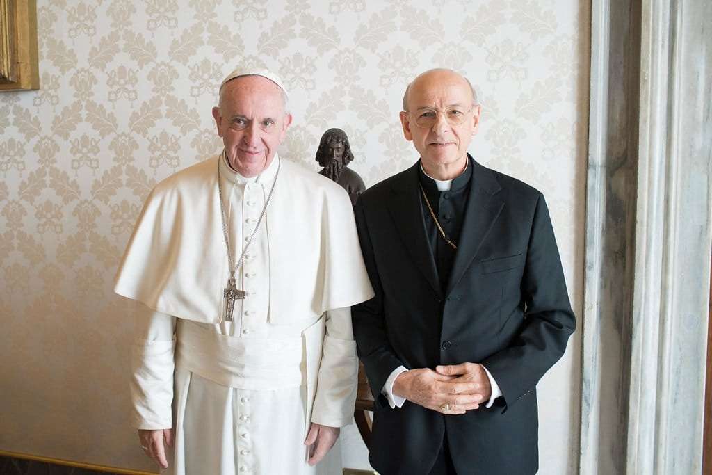 El Papa Francisco junto a Mons. Fernando Ocáriz en 2017 Opus Dei. (Foto La Red: Archivo)