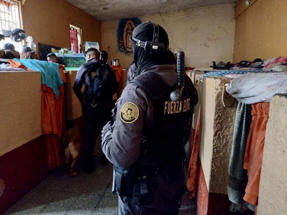 Cervezas, celulares y rúters, algunos hallazgos en requisa del Preventivo zona 18