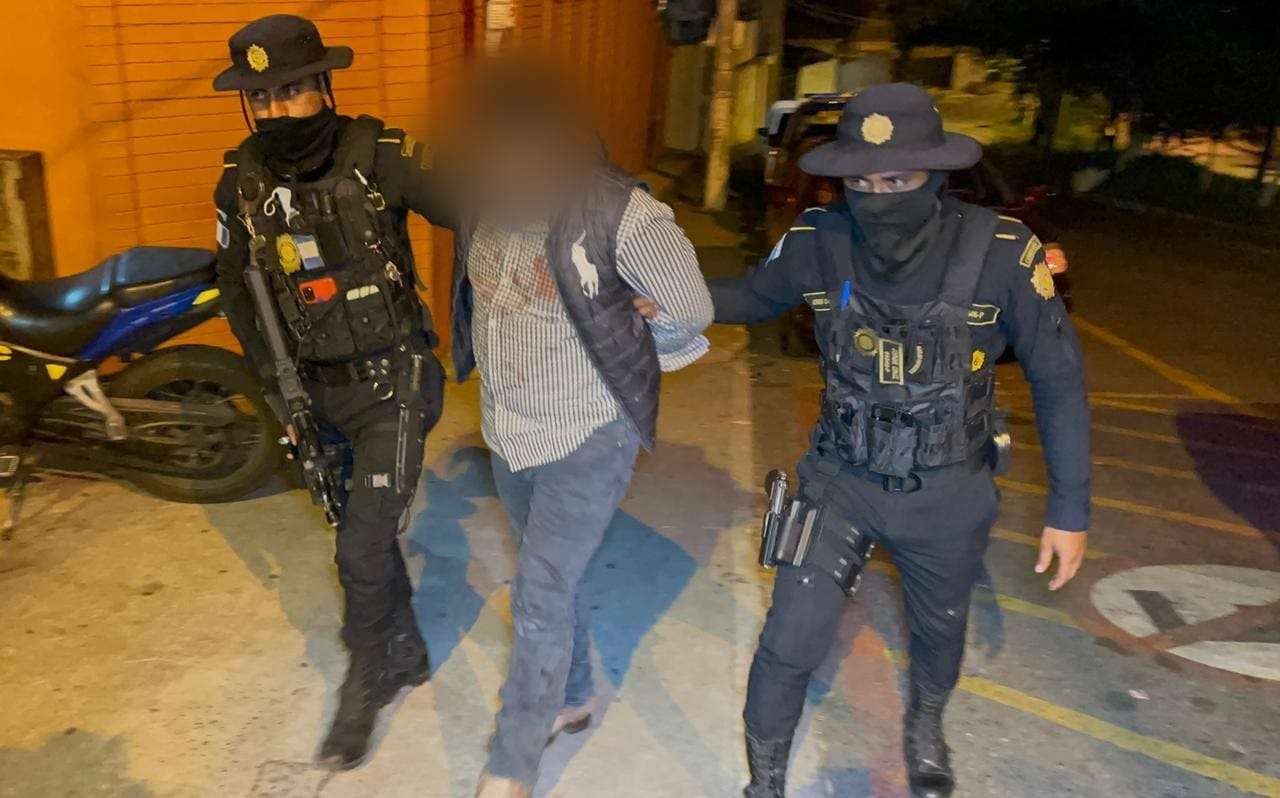 En Ciudad Quetzal hieren a un agente de la PNC y queman motocicleta