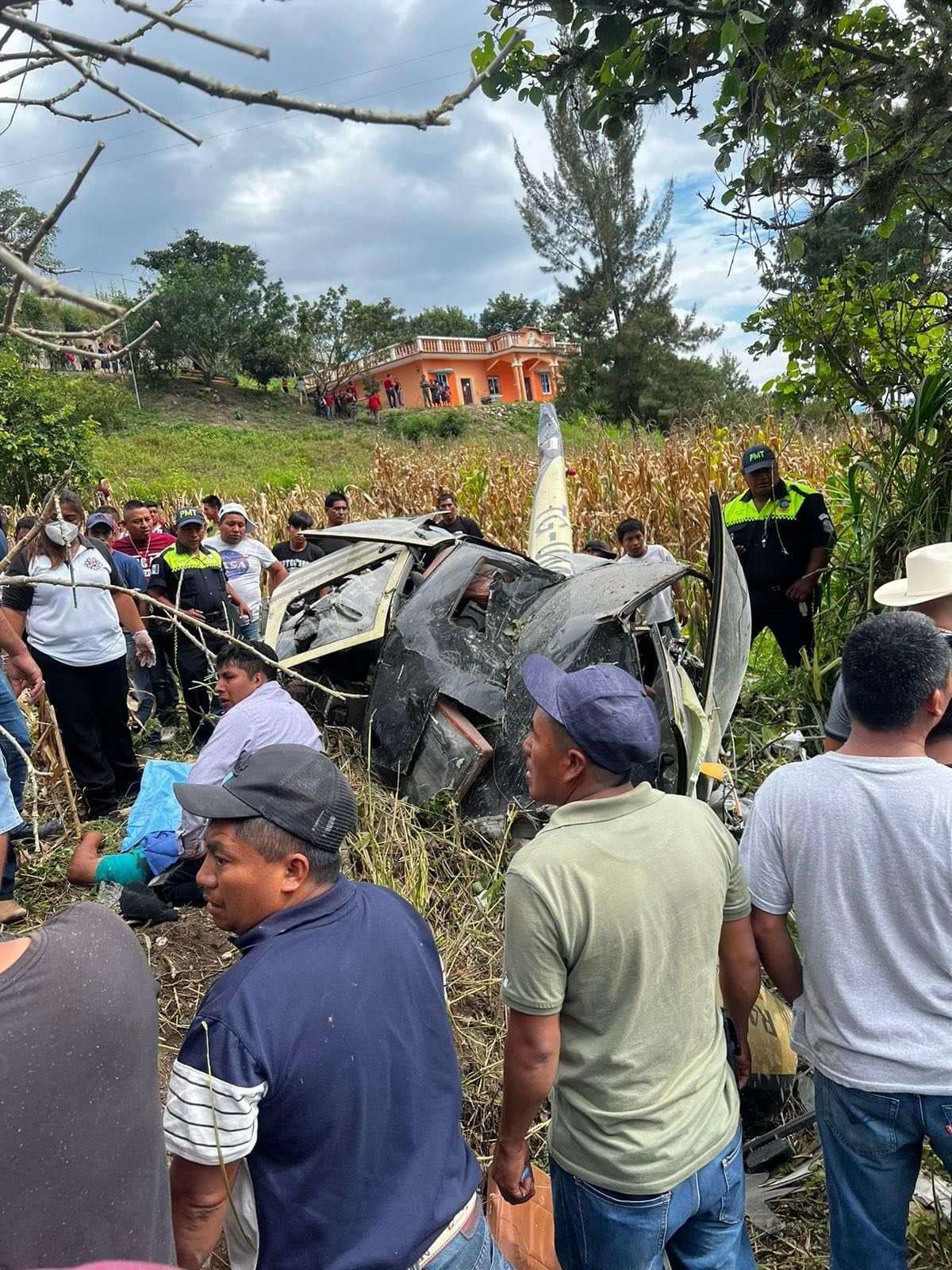 Helicóptero se desploma en sembradíos de maíz en Joyabaj