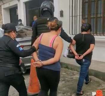 Capturan a guatemalteca y salvadoreña, una tiene ocho antecedentes por robo