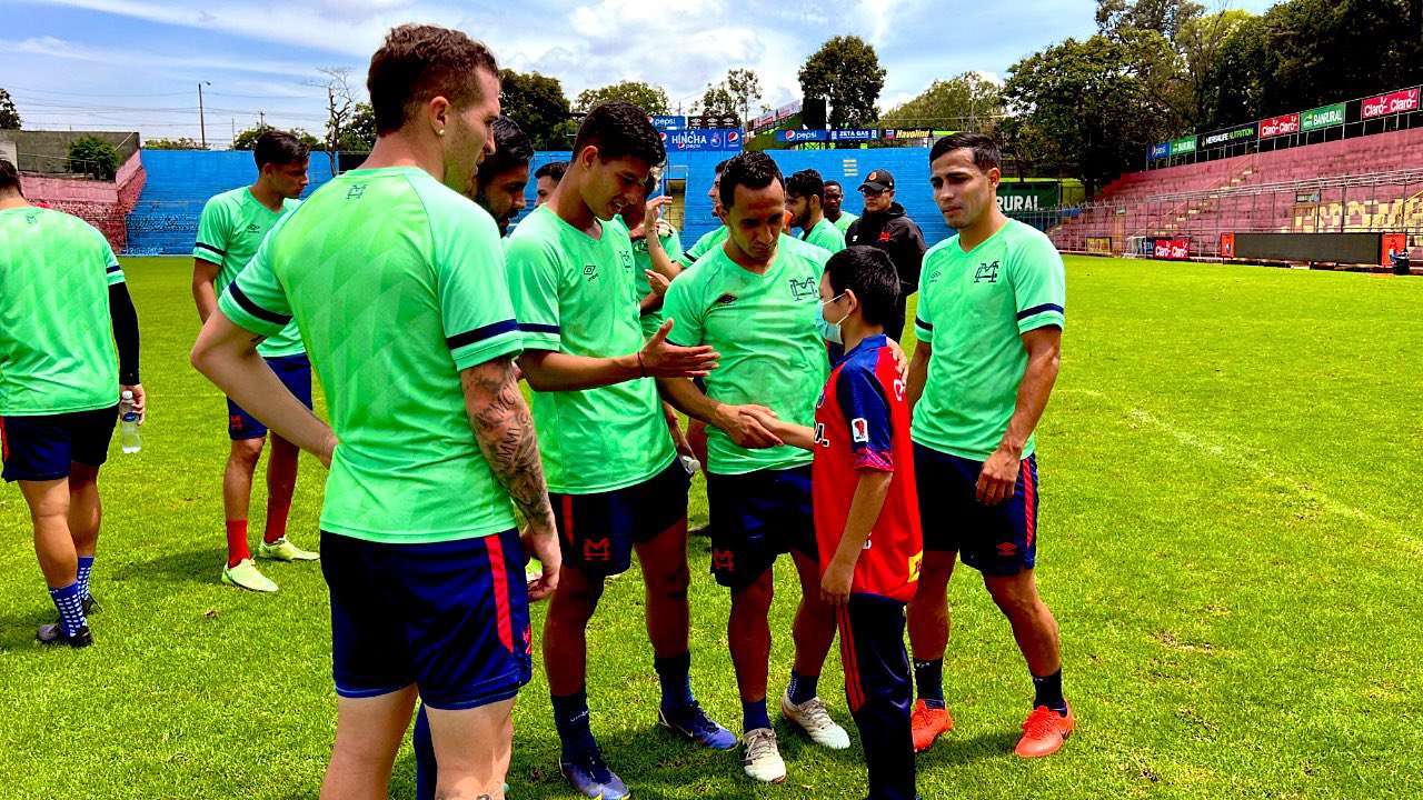 Municipal y el gran gesto con un niño que venció al cáncer