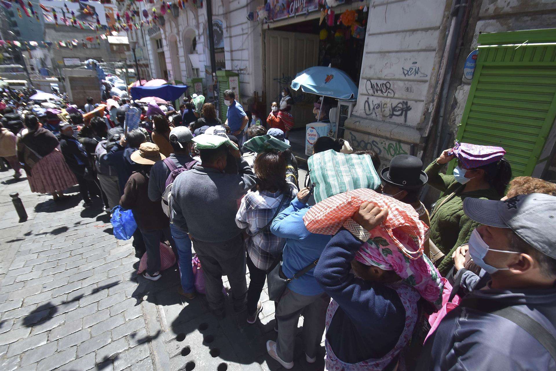 «Sin papa no hay vida», la queja por la subida de su precio en Bolivia