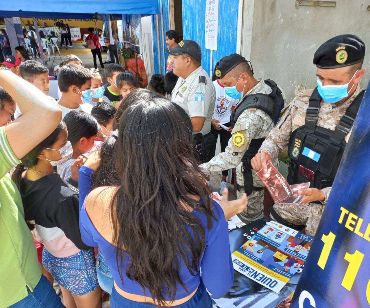 Policía Nacional Civil realiza actividad en Santa Rosa para concientizar a jóvenes sobre la violencia y adicciones