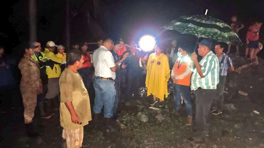 AUDIO | Pobladores de El Ramal, Los Amates son evacuados por prevención