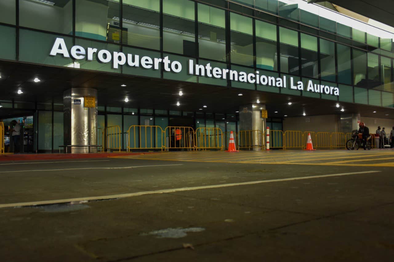 Aeropuerto La Aurora Francis Argueta Avioneta Aerolíneas Migración