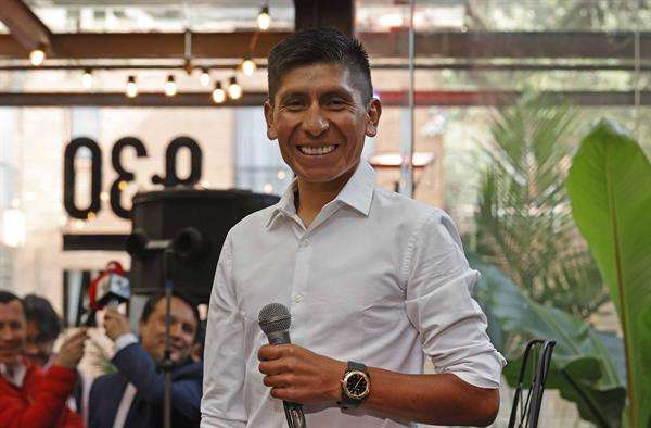 El ciclista Nairo Quintana habla durante una rueda de prensa hoy, en Bogotá (Colombia). EFE/Mauricio Dueñas Castañeda