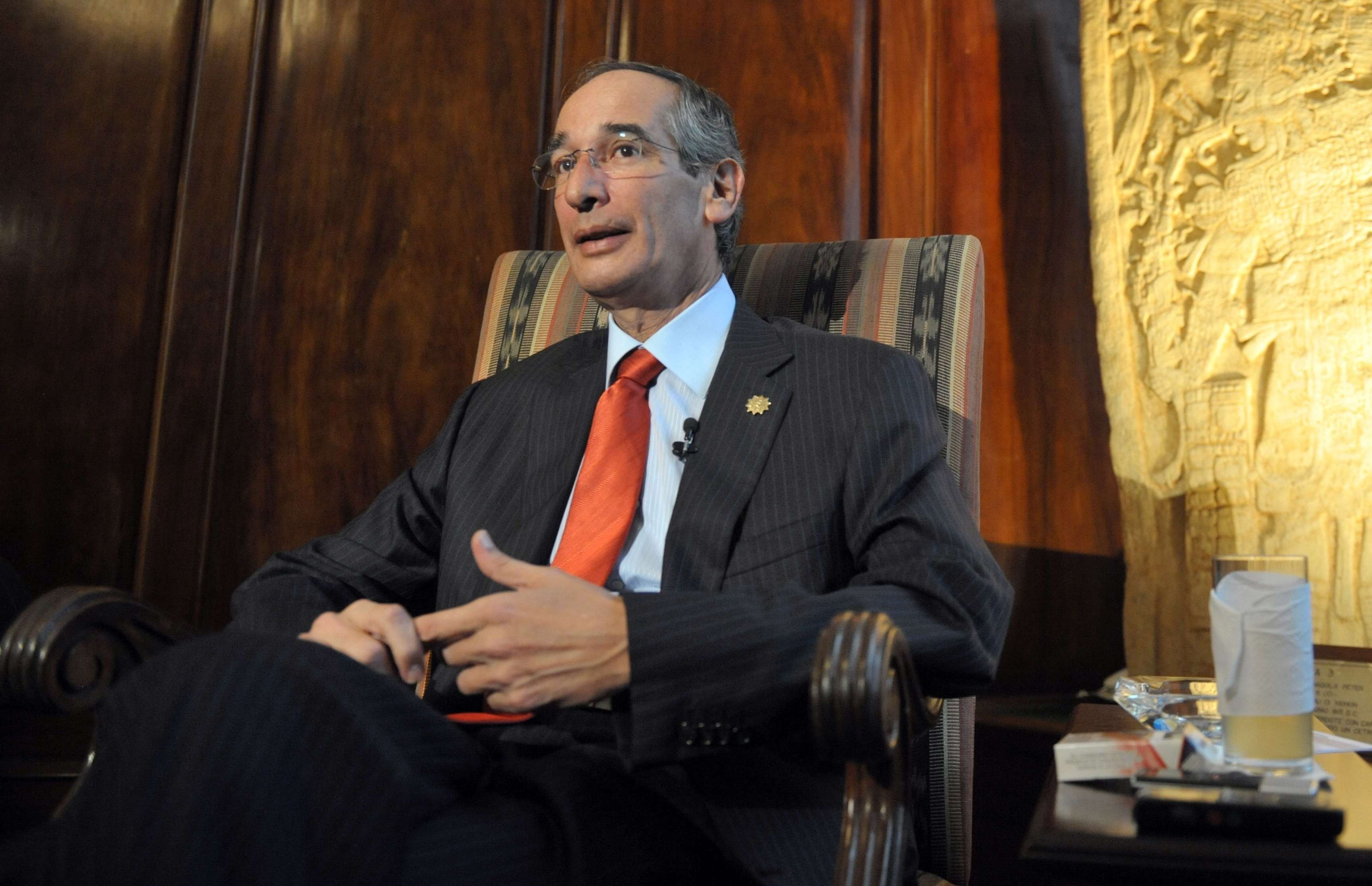 Álvaro Colom historia