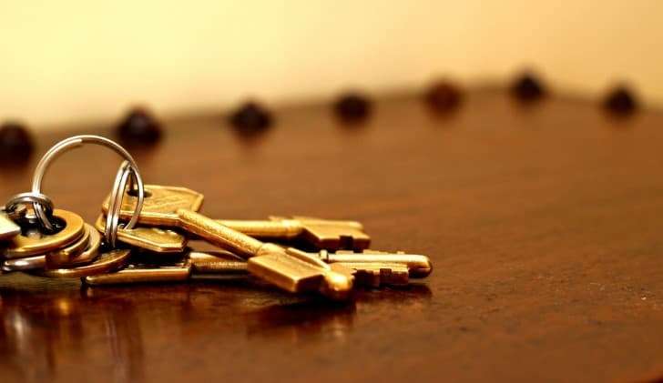 llaves sobre la mesa objetos memoria