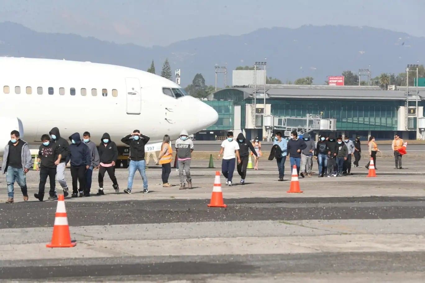 migrantes deportados coyotes migratoria para Título 42 guatemaltecos