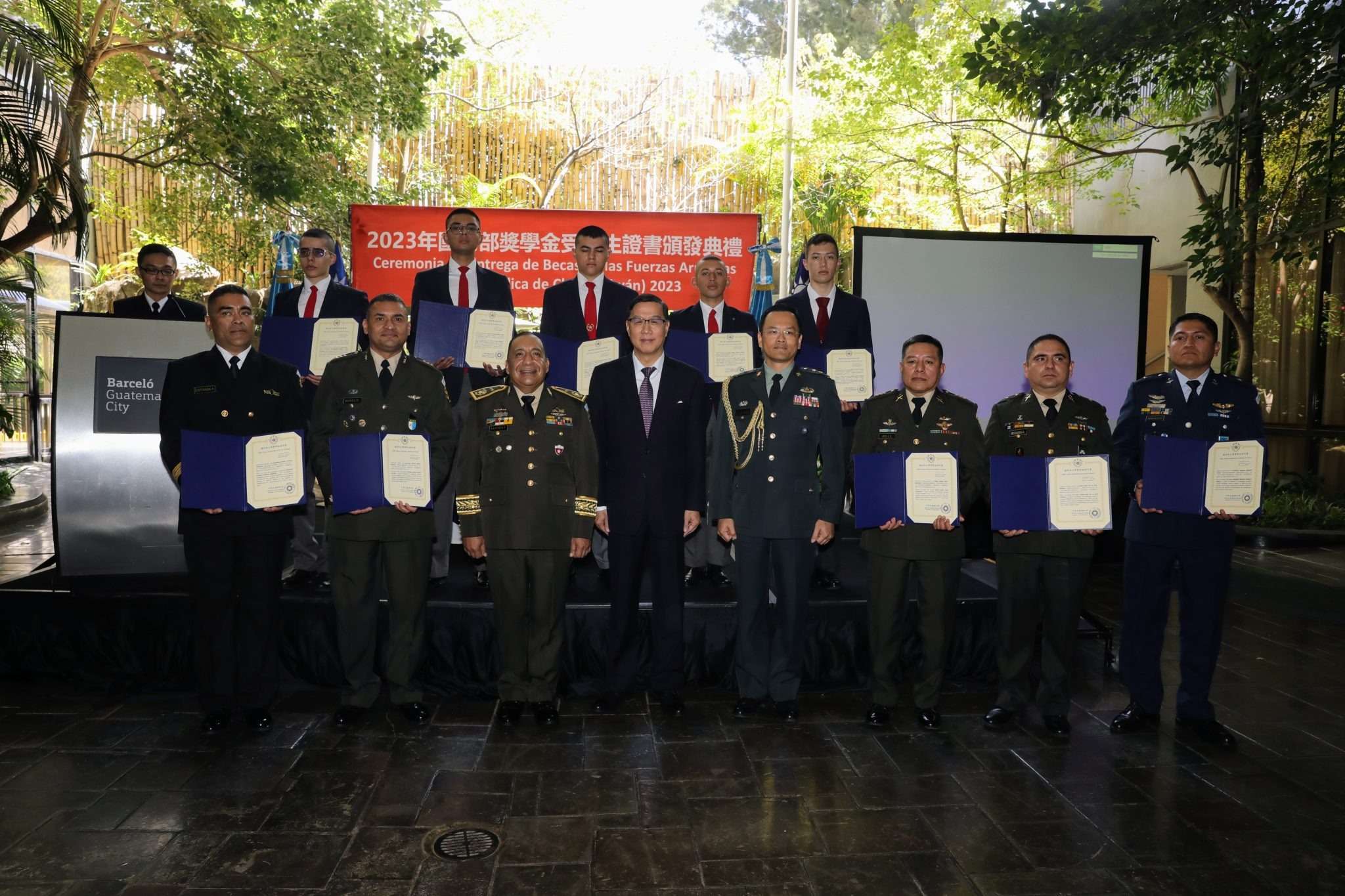 Militares becados Taiwan