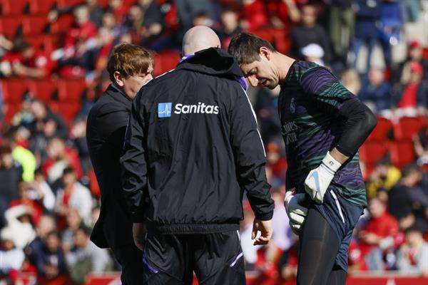 ERl portero del Real Madrid Thibaut Courtois, en la previa del Partido de La Liga que disputan el Mallorca y el Real Madrid en el estadio de Son Moix.- EFE/CATI CLADERA
