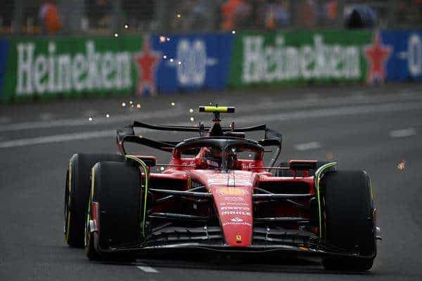 El neerlandés Max Verstappen (Red Bull) y español Fernando Alonso (Aston Martin), ambos dobles campeones del mundo de Fórmula Uno