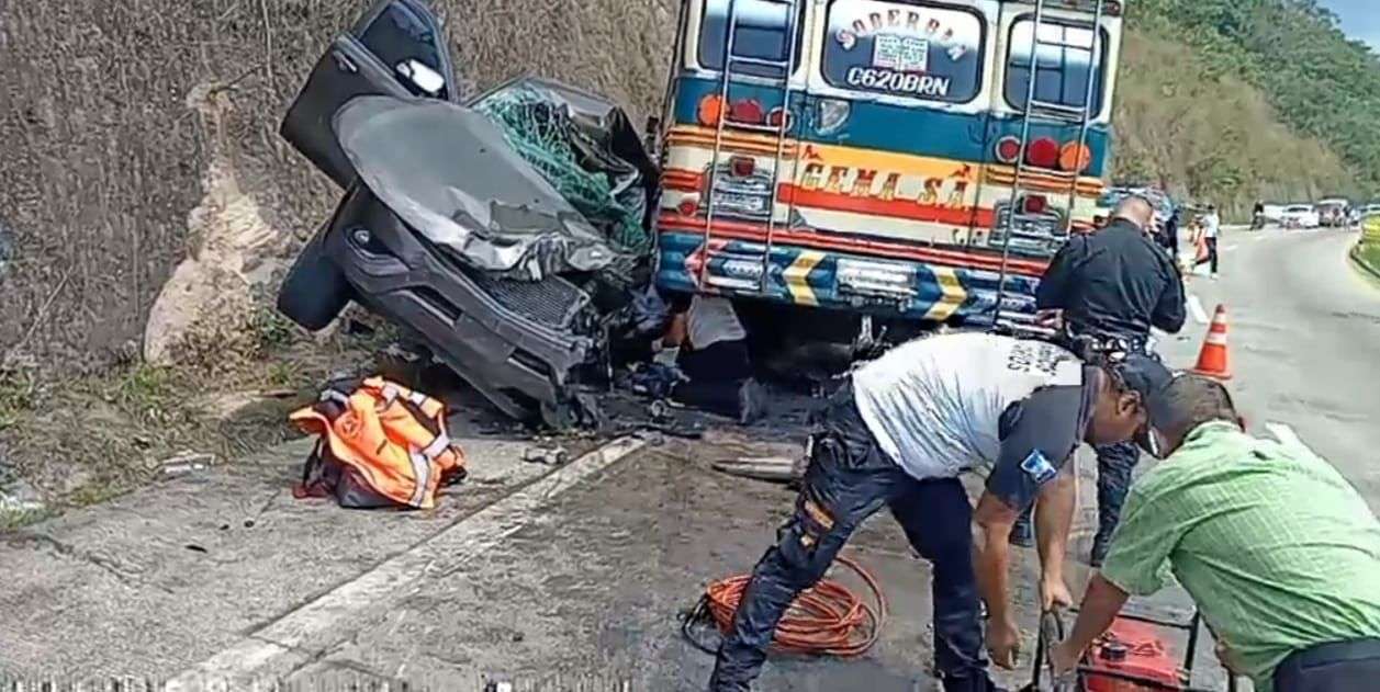 VIDEO | Bus extraurbano impacta contra vehículo ruta a El Salvador