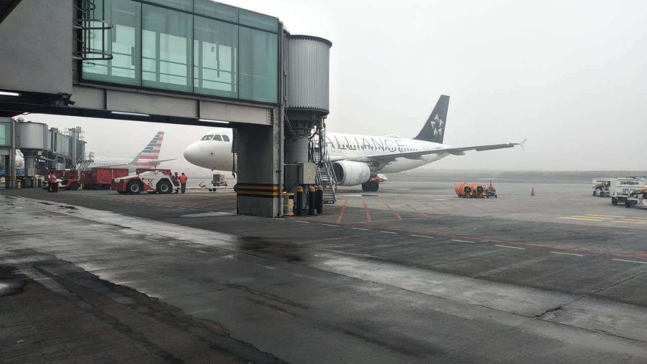 Alerta en el Aeropuerto La Aurora, por niebla vuelos se ven afectados