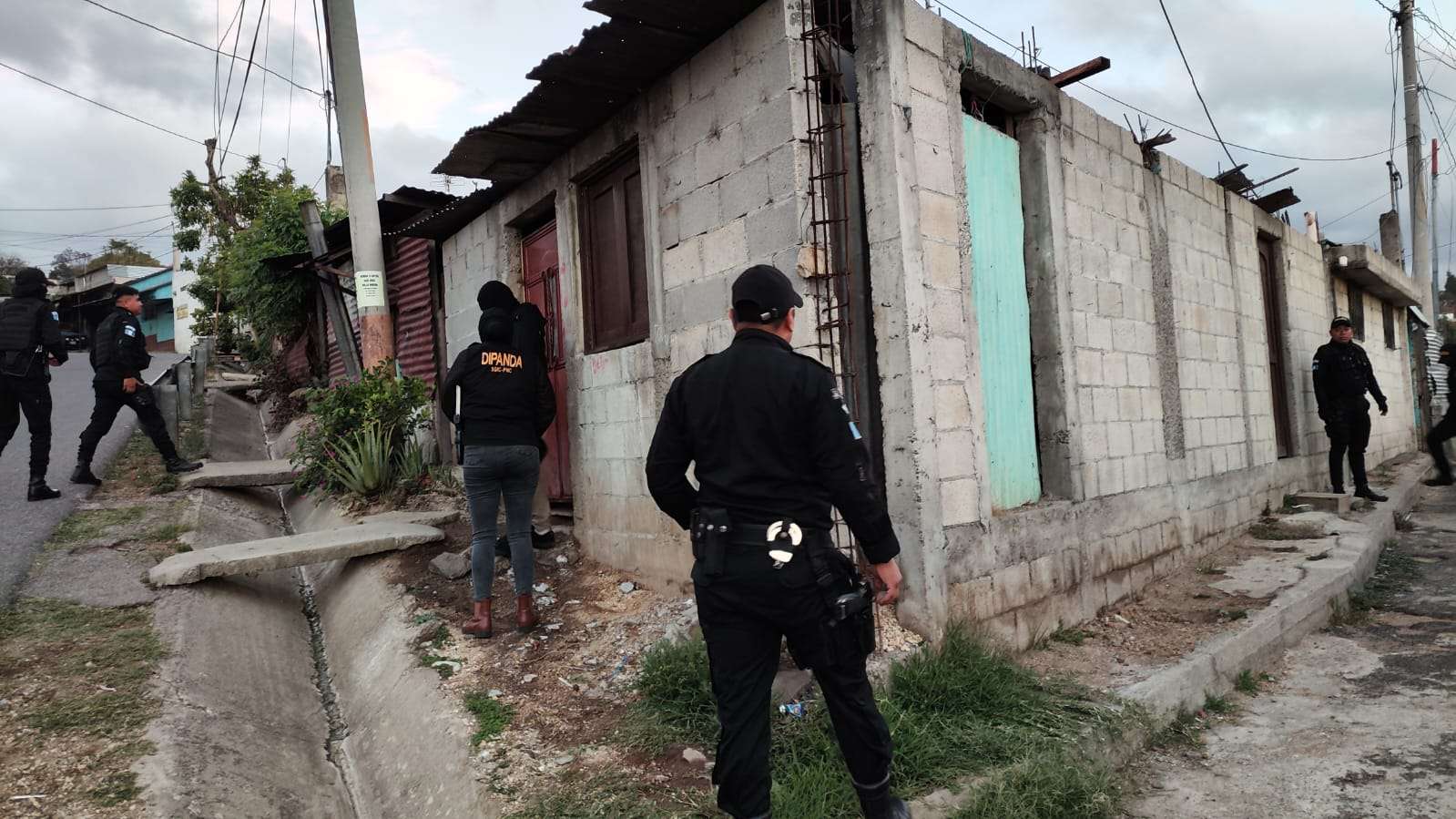 Realizan 12 allanamientos contra extorsionistas