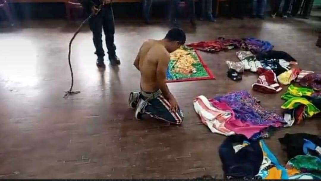 VIDEO | ¡Azotados! Ladrones son sorprendidos y reciben castigo maya en Sololá