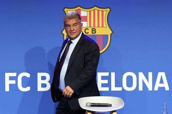 El presidente del FC Barcelona, Joan Laporta, durante la comparecencia que protagoniza para informar de los resultados de la investigación interna llevada a cabo por la entidad azulgrana en relación al caso Negreira. EFE/Alejandro Garcia