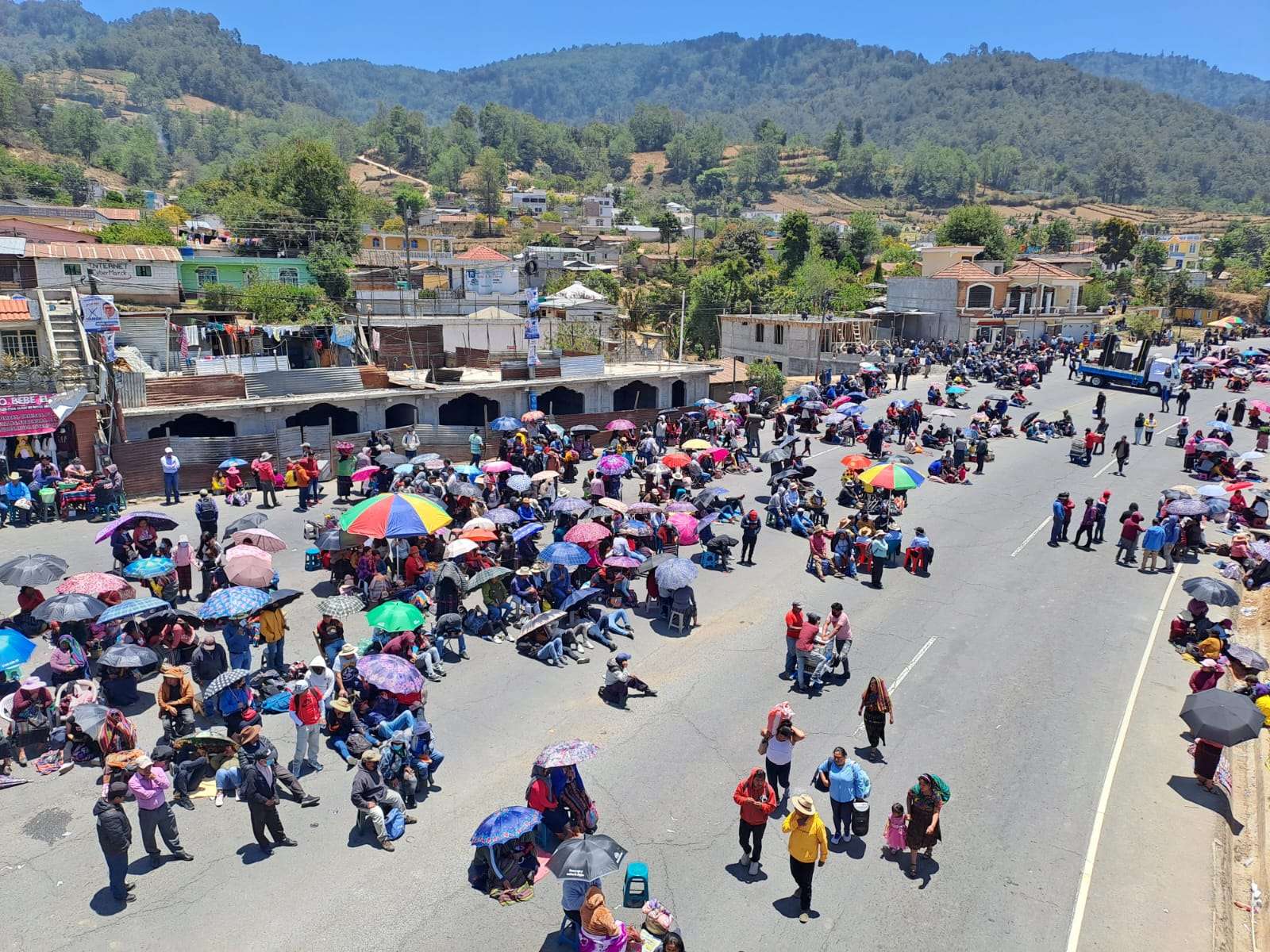 Más de 24 horas de bloqueos en la Interamericana: "No se desbloqueará" advierten a Gobierno pobladores de Nahualá