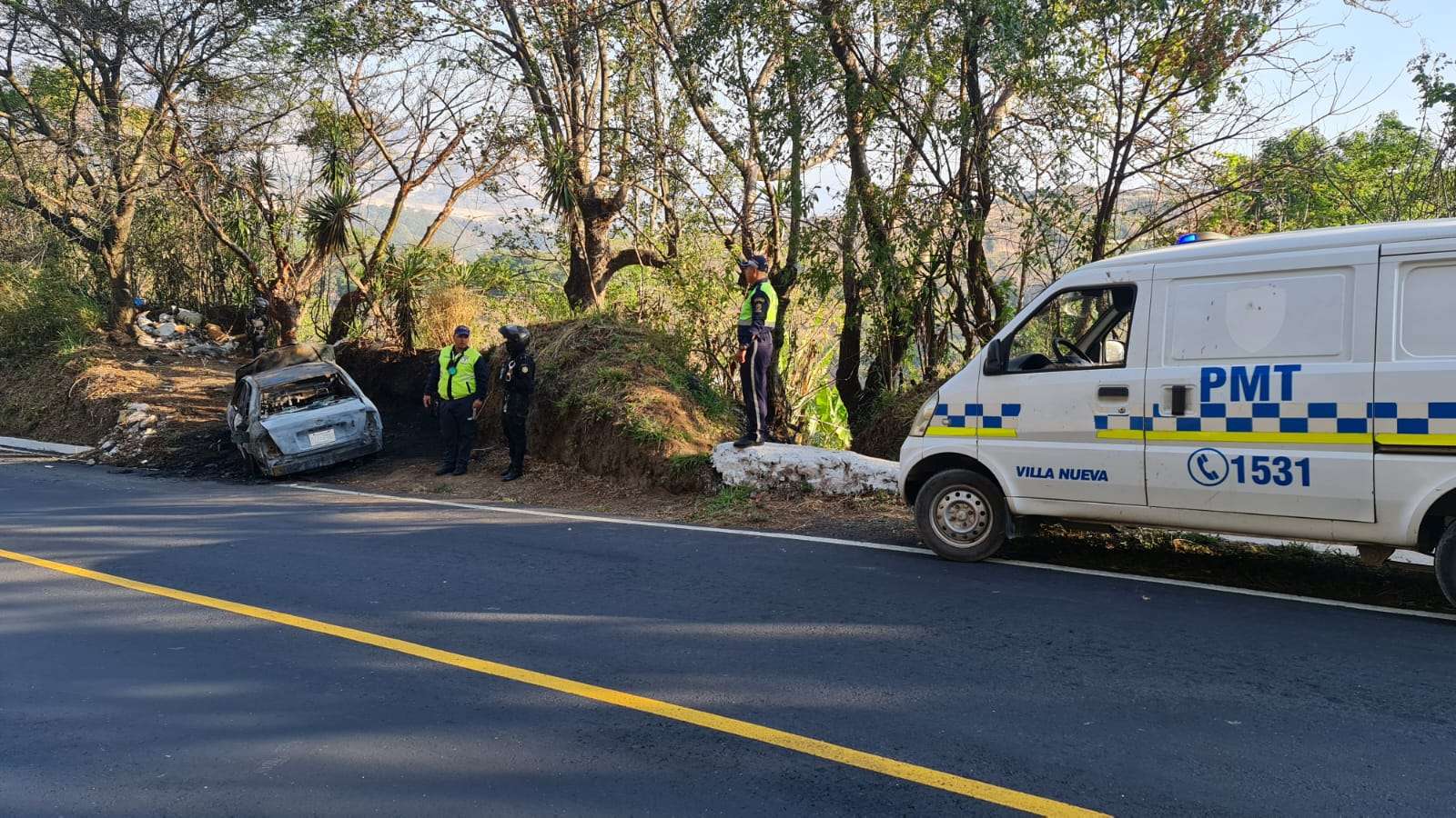 vehículo incendio abandonan