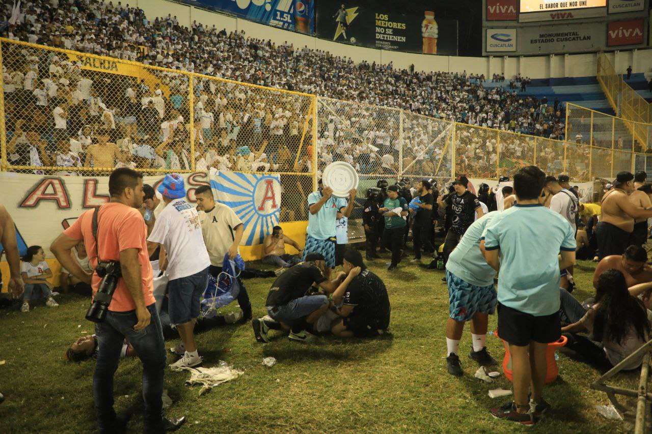 Estampida en El Salvador estadio Cuscatlán