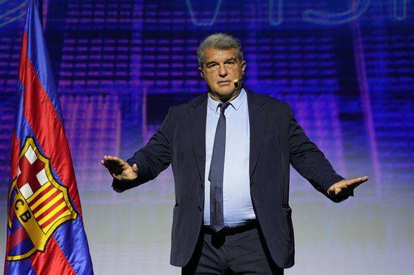 BARCELONA, 21/06/2023.- El presidente del FC Barcelona, Joan Laporta, presenta Barça Vision, la nueva empresa que gestionará los contenidos digitales relacionados con la Web3, NFT's y el metaverso de la entidad azulgrana en el Nuevo Museo Temporal del FC Barcelona. EFE/Alejandro García