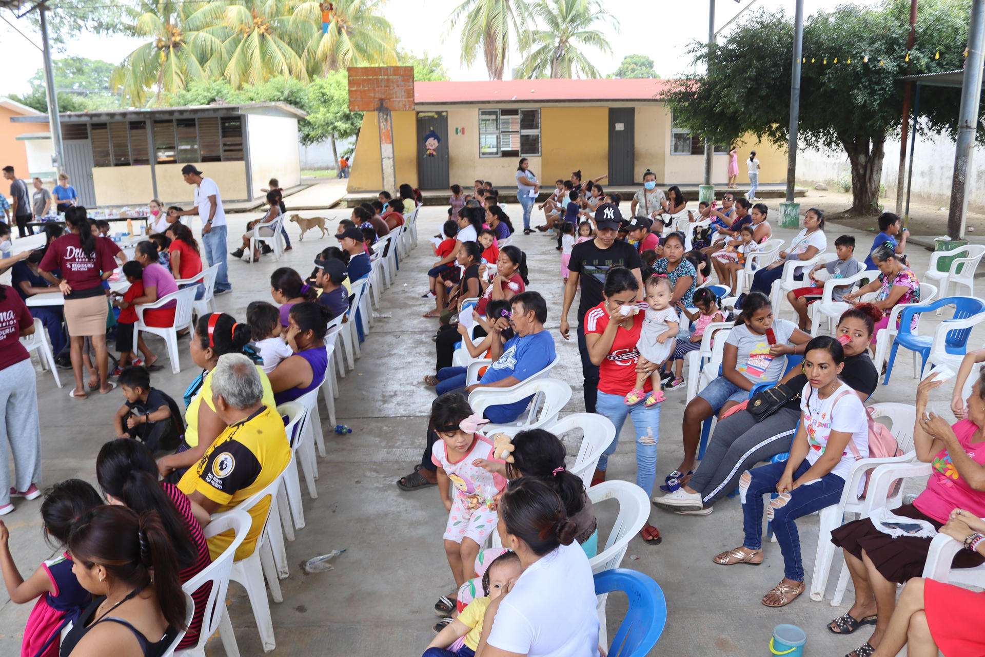 Médicos estadounidenses atienden a migrantes varados en la frontera sur de México