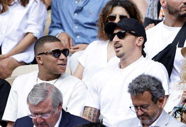 Kylian Mbappe junto al sueco Zlatan Ibrahimovic, durante la final de Roland Garros disputada el pasado domingo. EFE/EPA/CHRISTOPHE PETIT TESSON
