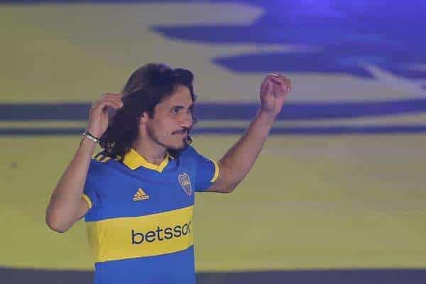 El delantero uruguayo Edinson Cavani durante su presentación oficial como futbolista de Boca Juniors, hoy en Buenos Aires (Argentina). EFE/ Juan Ignacio Roncoroni