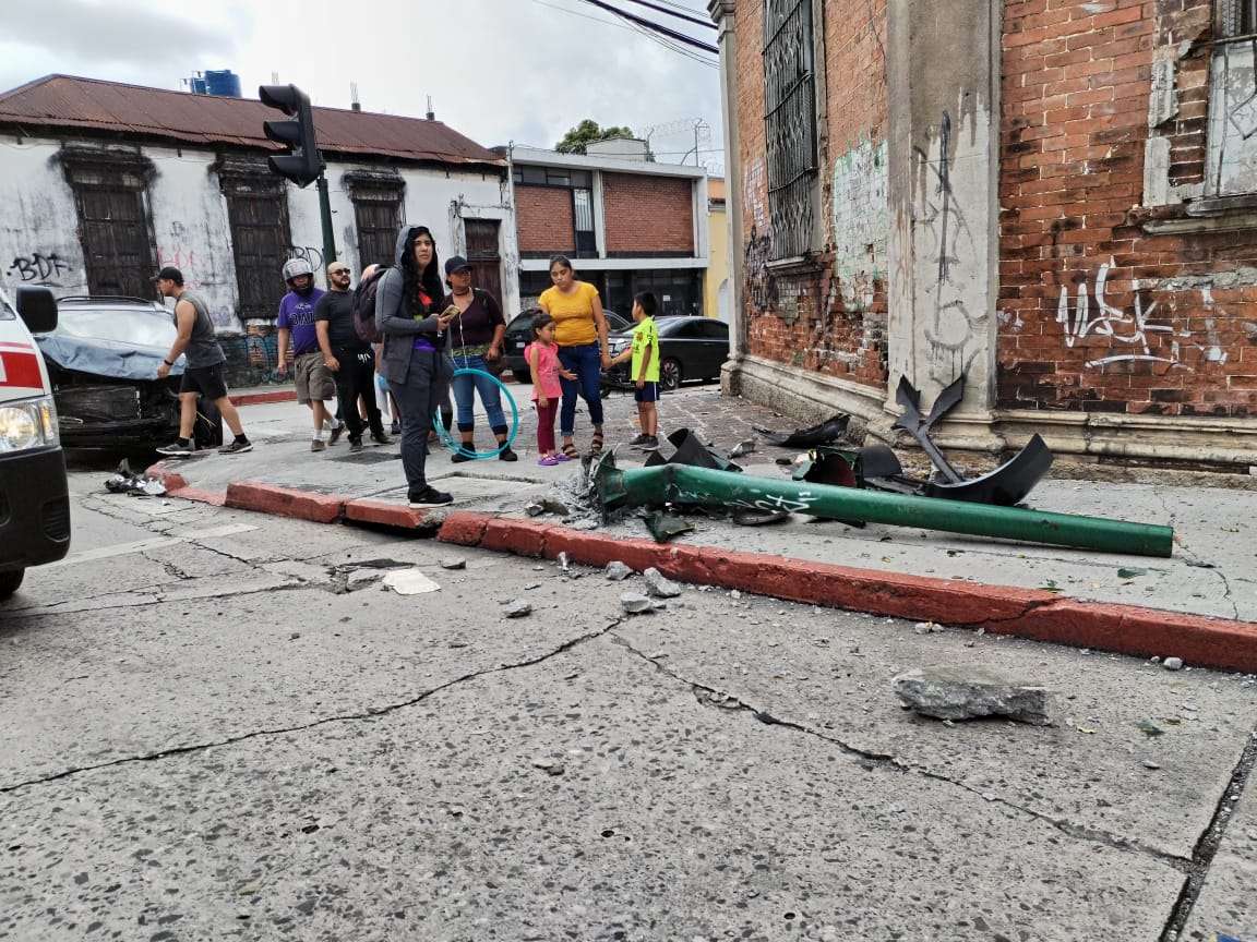 VIDEO | Así fue el impactante accidente de la patrulla en zona 1
