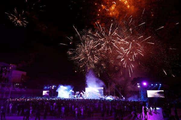 Fotografía de fuegos artificiales hoy, en la clausura en los Juegos Centroamericanos y del Caribe, en San Salvador (El Salvador). EFE/Miguel Lemus