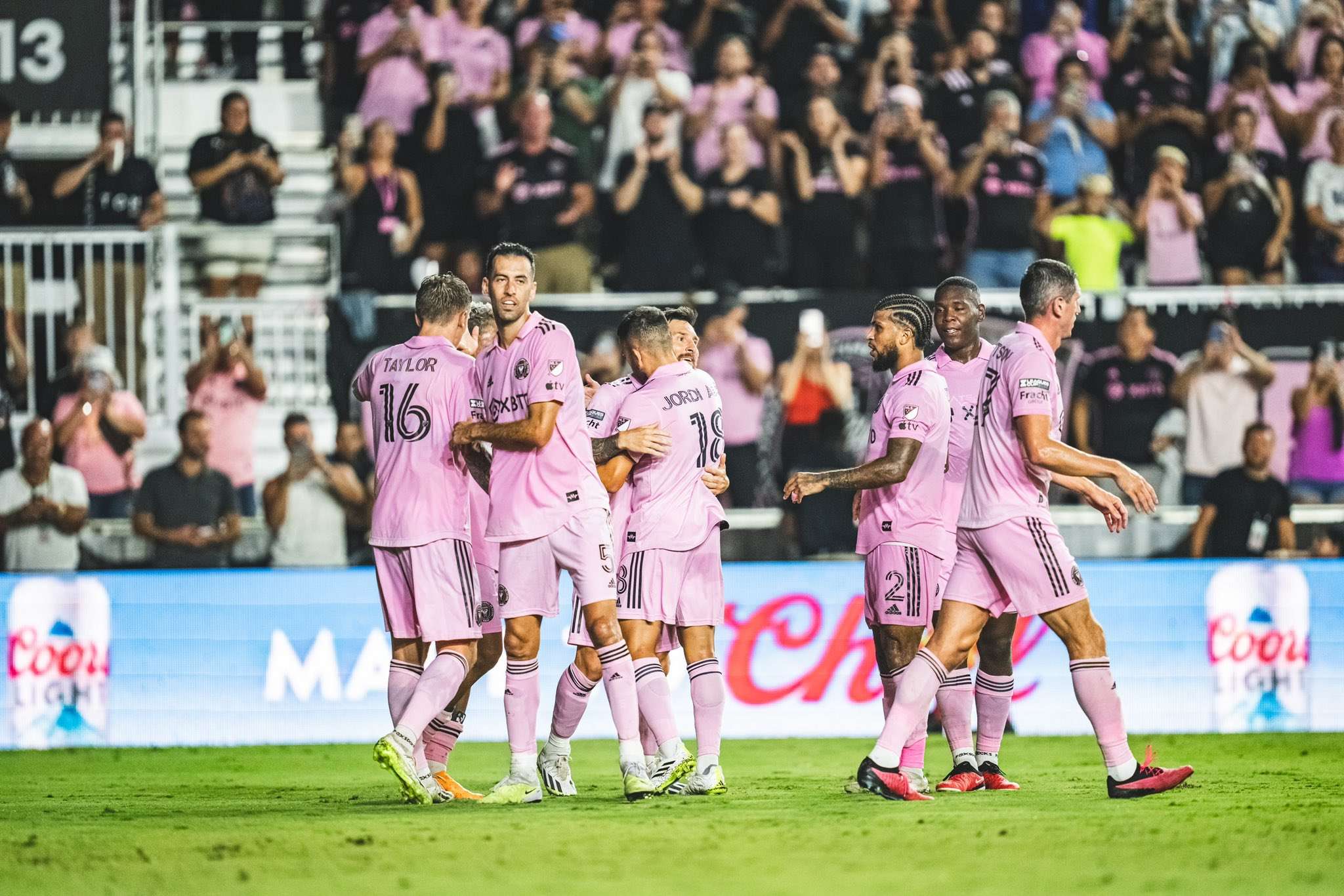 Messi marca doblete y mete al Inter Miami en la Leagues Cup