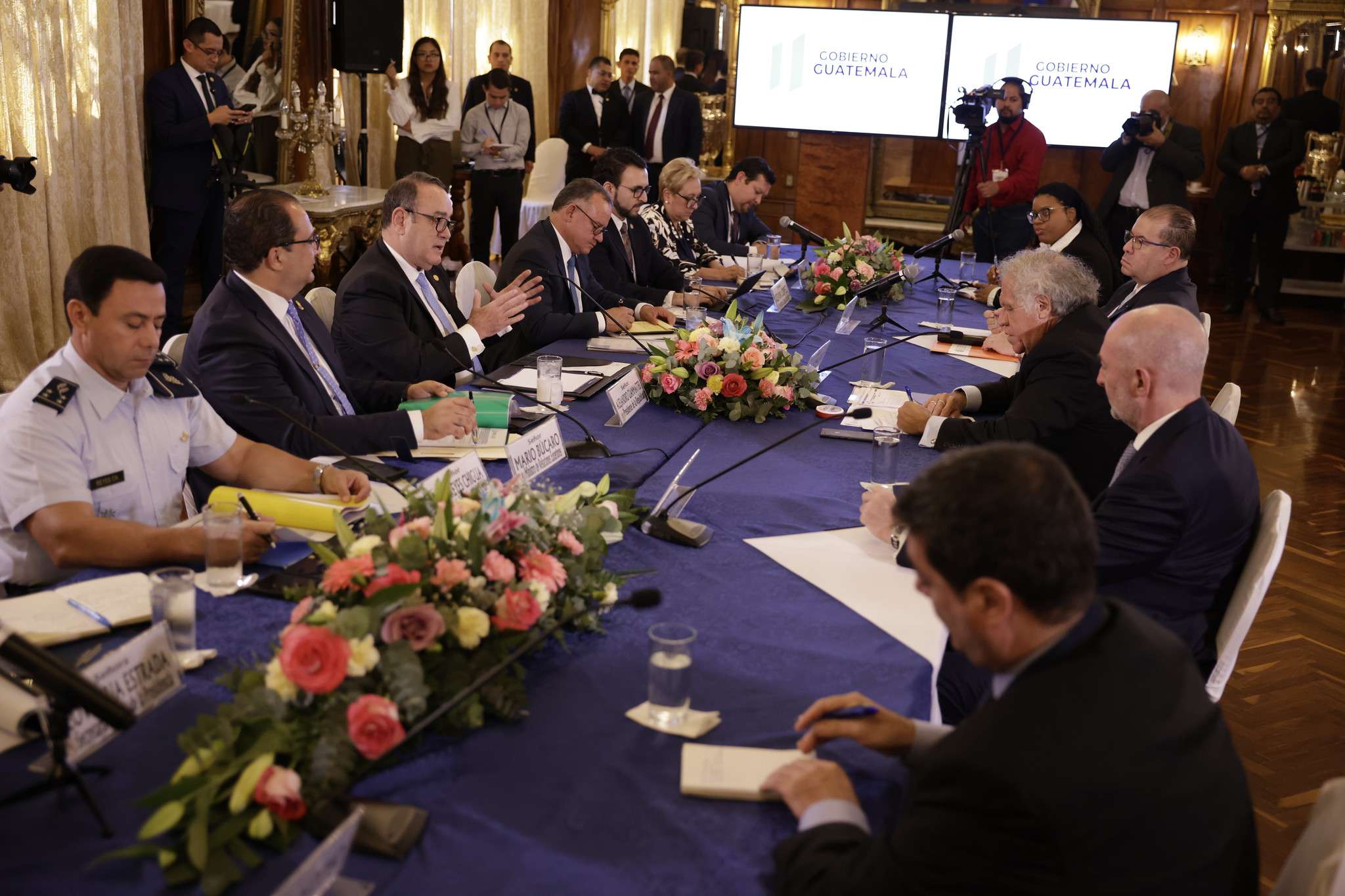 Reunión de Giammattei y Almagro