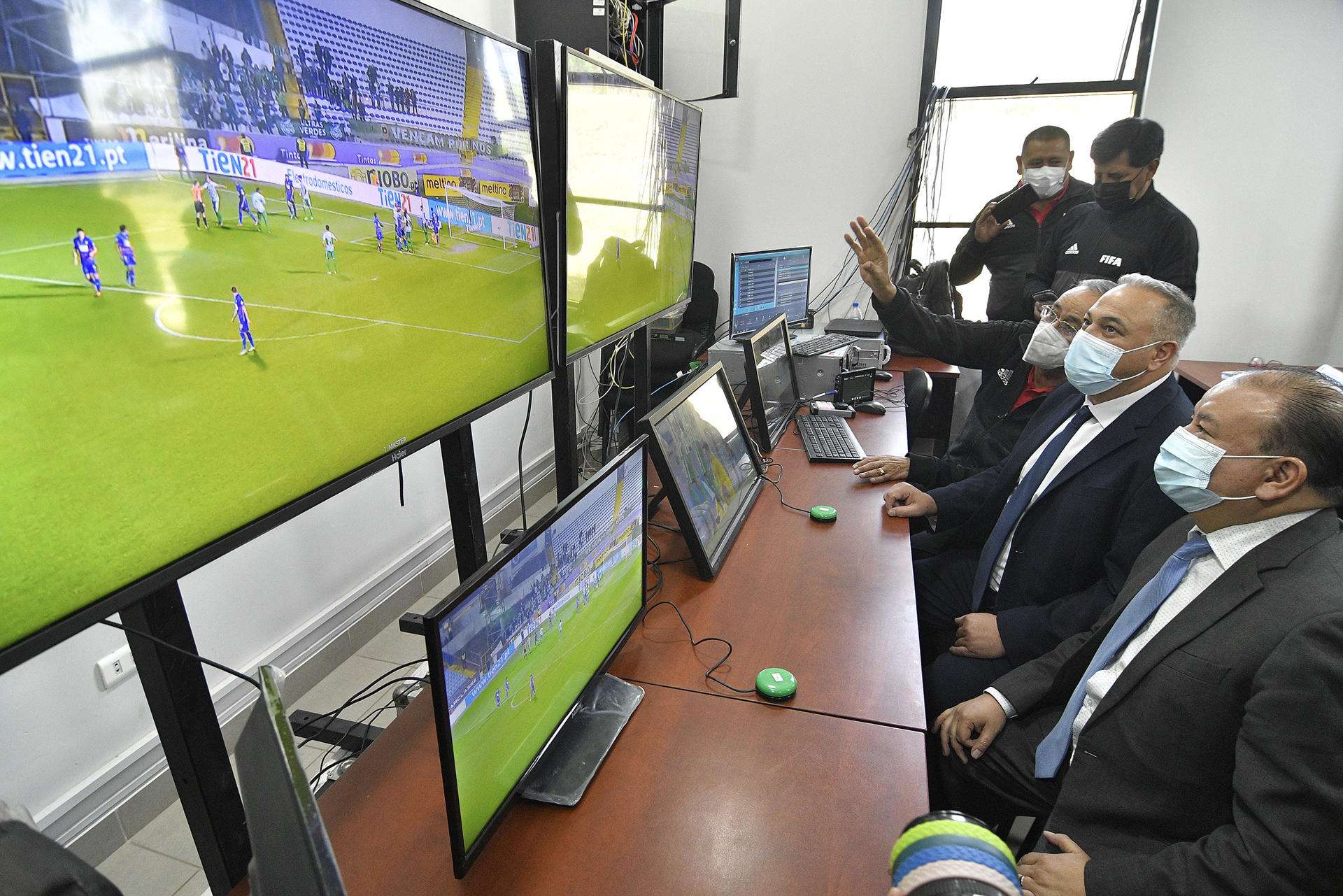 Árbitros bolivianos se someterán a investigación tras denuncias de corrupción en el fútbol