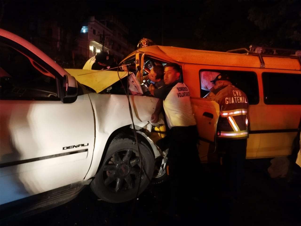 Fuerte accidente en ruta a San Juan Sacatepéquez