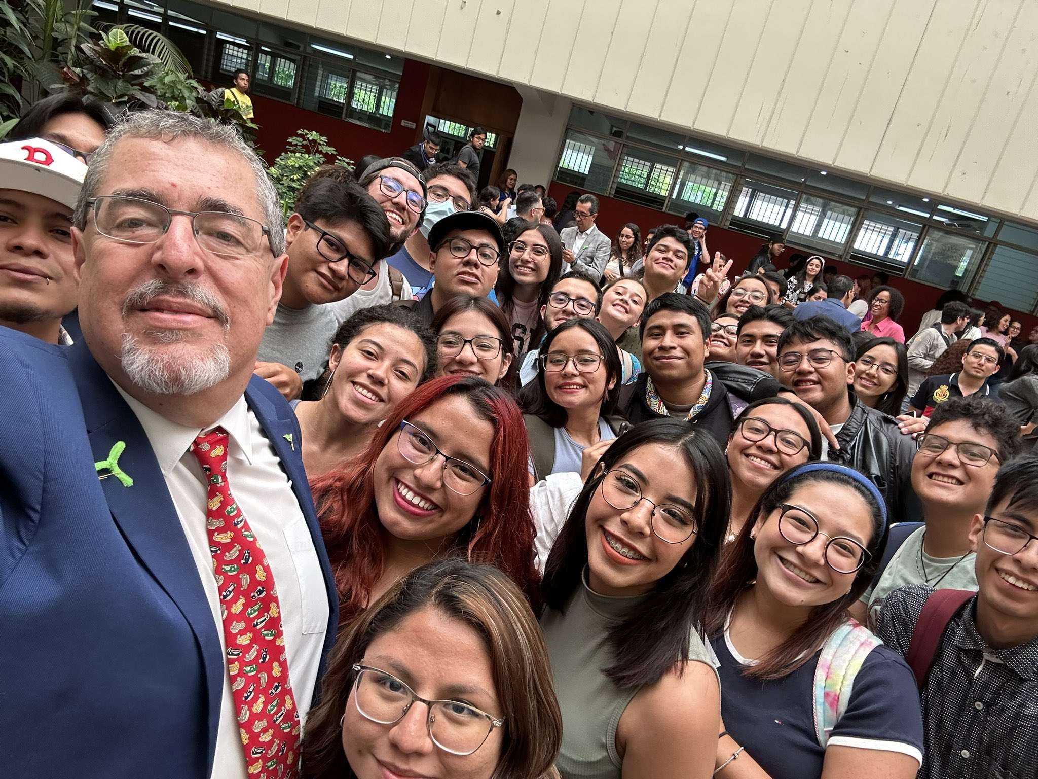 EN AUDIO | Bernardo Arévalo ¿Todos quieren ser amigos del ‘tio Bernie’?