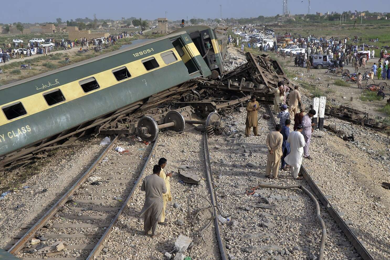 Varios muertos en Pakistán por el descarrilamiento de tren