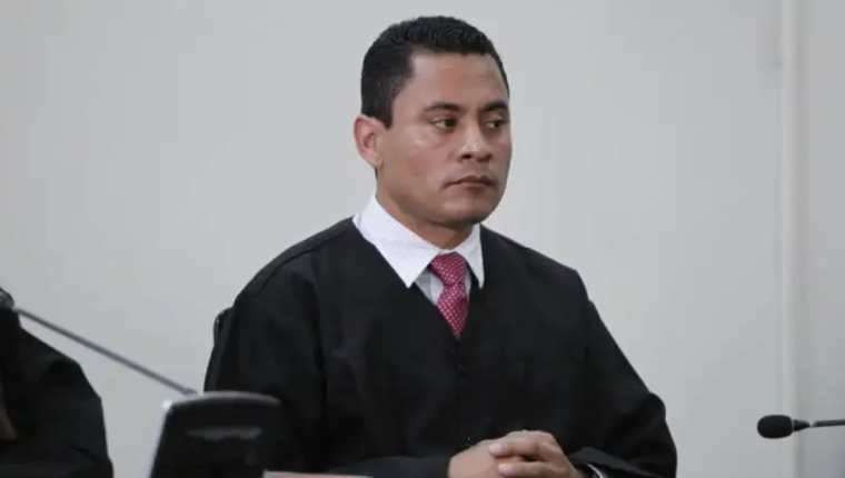 Exjuez, Carlos Ruano tiene orden de captura