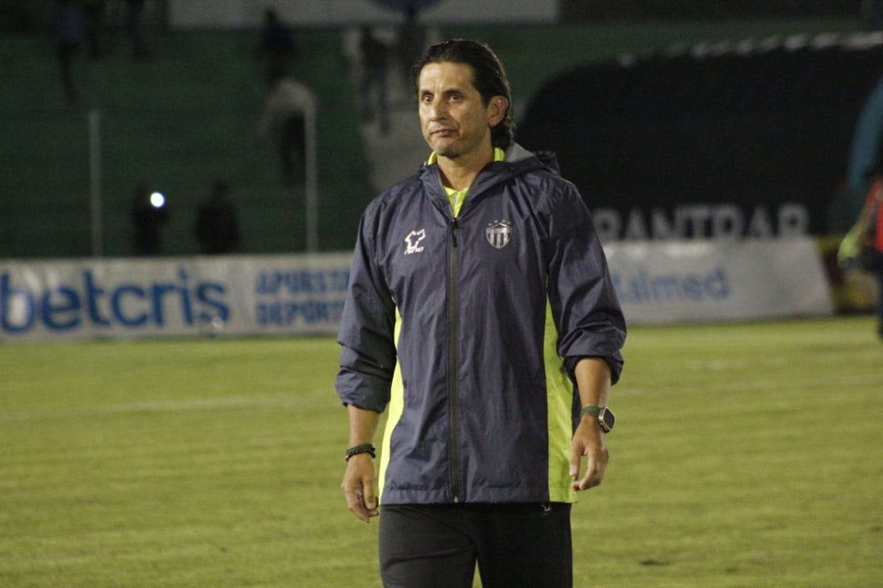 ÚLTIMA HORA | Ronald González deja de ser técnico de Antigua GFC