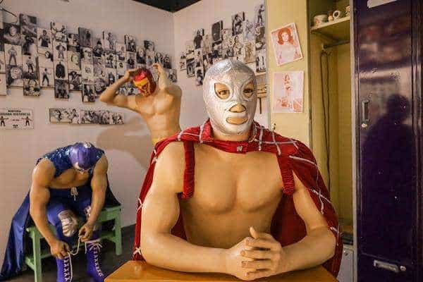 Fotografía de personajes de la lucha libre en el Museo de la Lucha Libre Mexicana (MULLME), el 20 de septiembre de 2023 en la fronteriza Tijuana, Baja California (México). EFE/Joebeth Terríquez