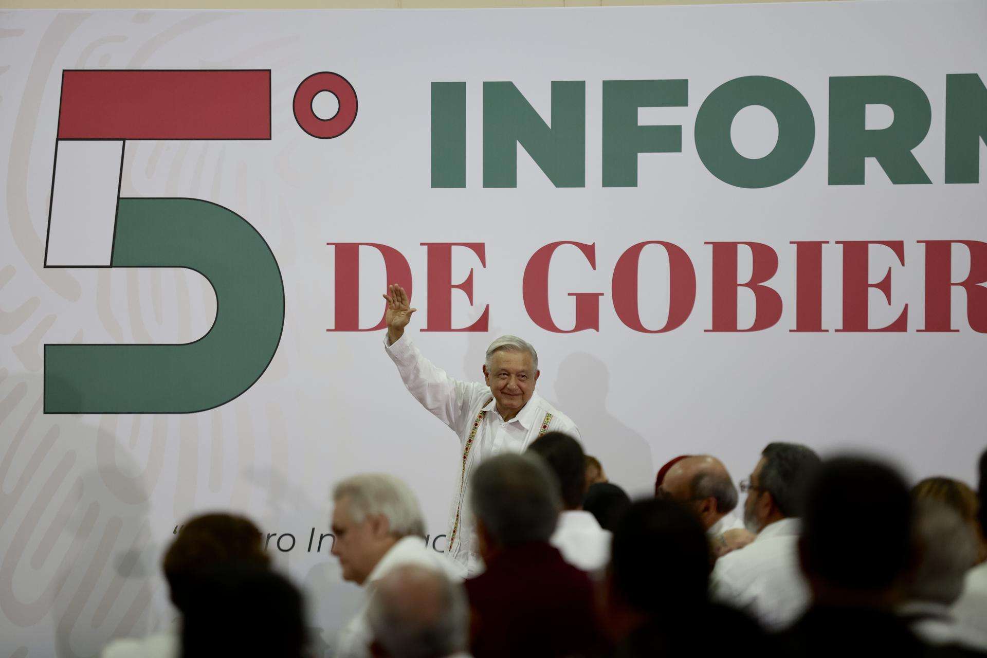 López Obrador llega con una aprobación del 57 % a su quinto informe de Gobierno
