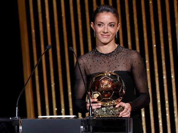 La española del Barcelona Aitana Bonmatí logró el Balón de Oro de 2023 EFE/EPA/MOHAMMED BADRA