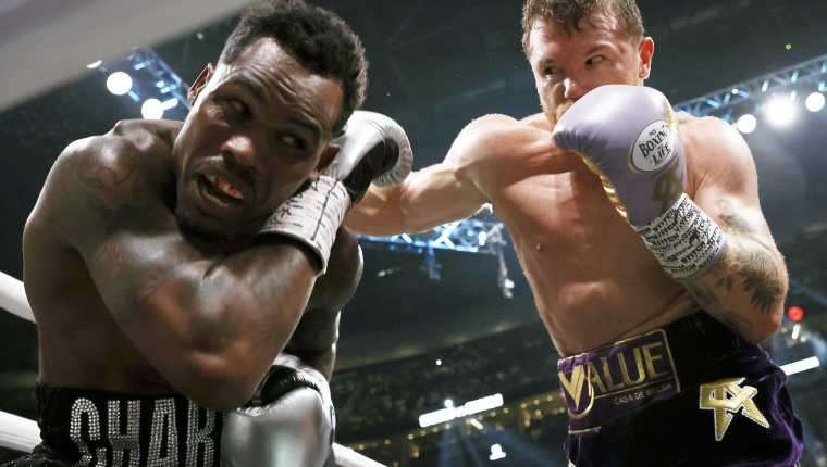 Canelo Álvarez se llevó la victoria en Las Vegas