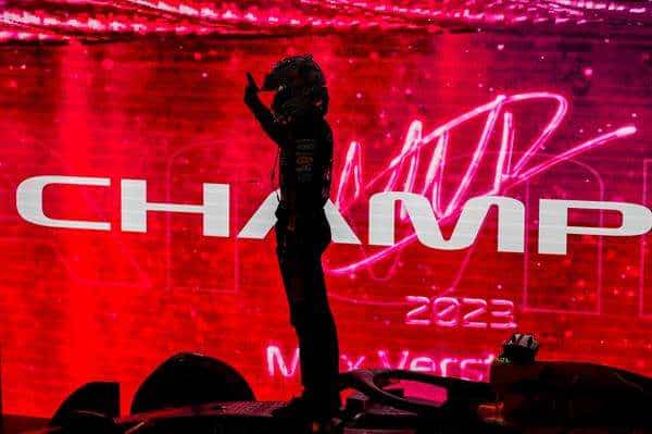 El piloto neerlandés del equipo Red Bull Racing Max Verstappen en acción durante el Sprint Shootout en el circuito de Lusail International en Lusail, Qatar.EFE/EPA/DARKO BANDIC / POOL