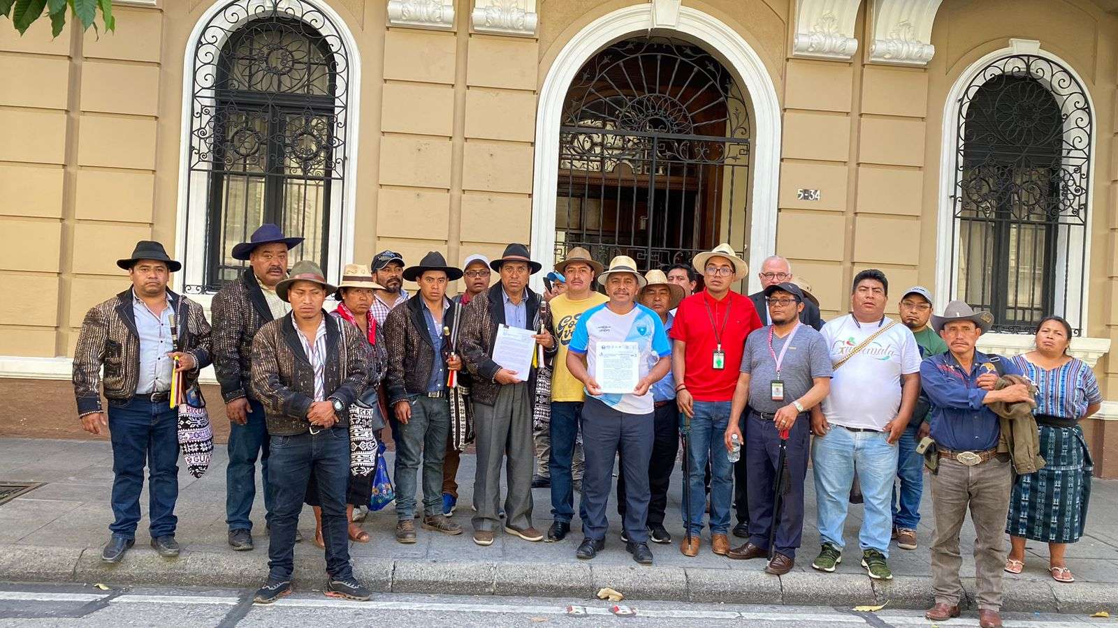 48 cantones presenta memorial solicitando destitución de Consuelo Porras autoridades ancestrales