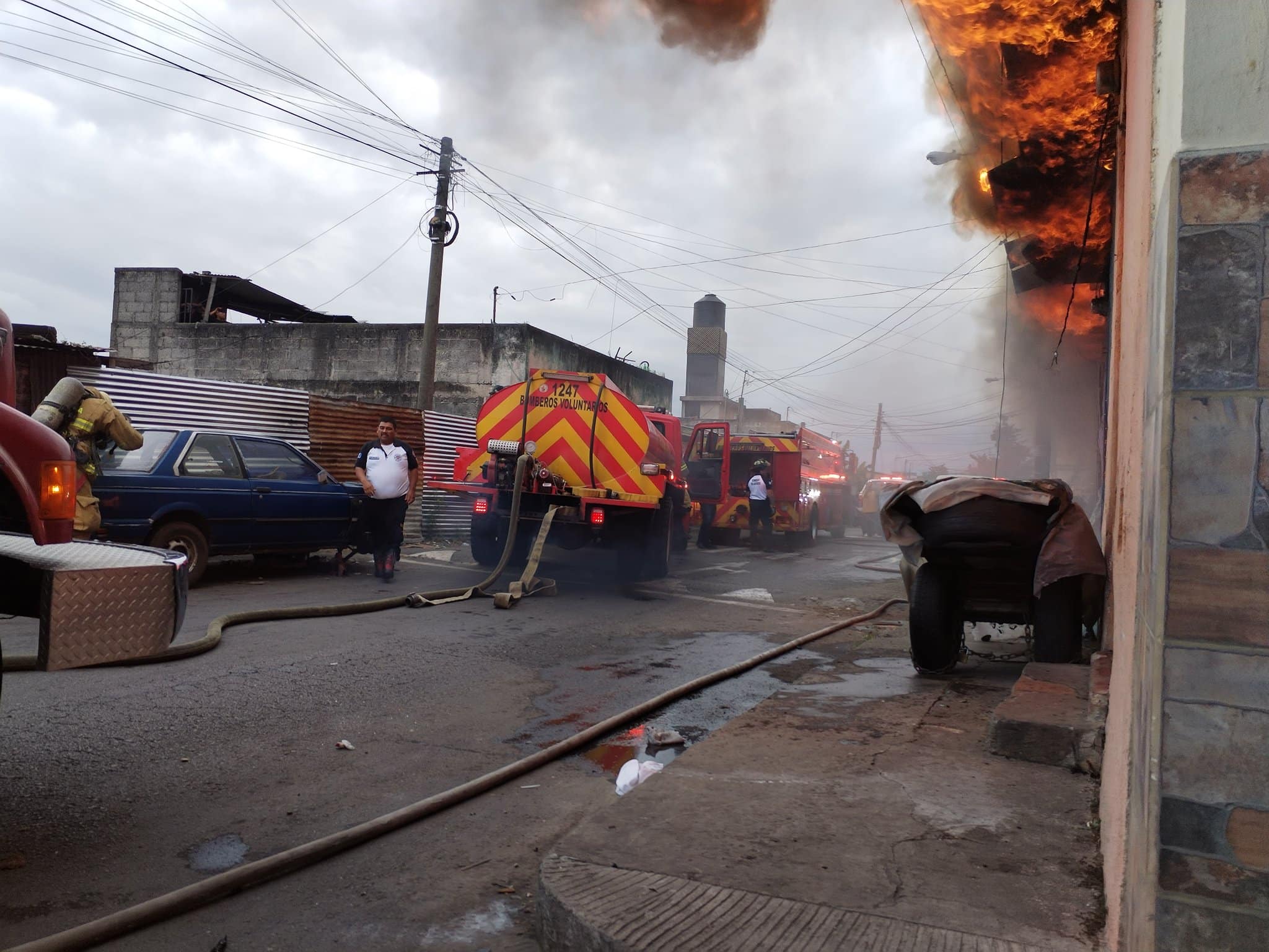 Bomberos logran controlar incendio en un sector de la ciudad capital