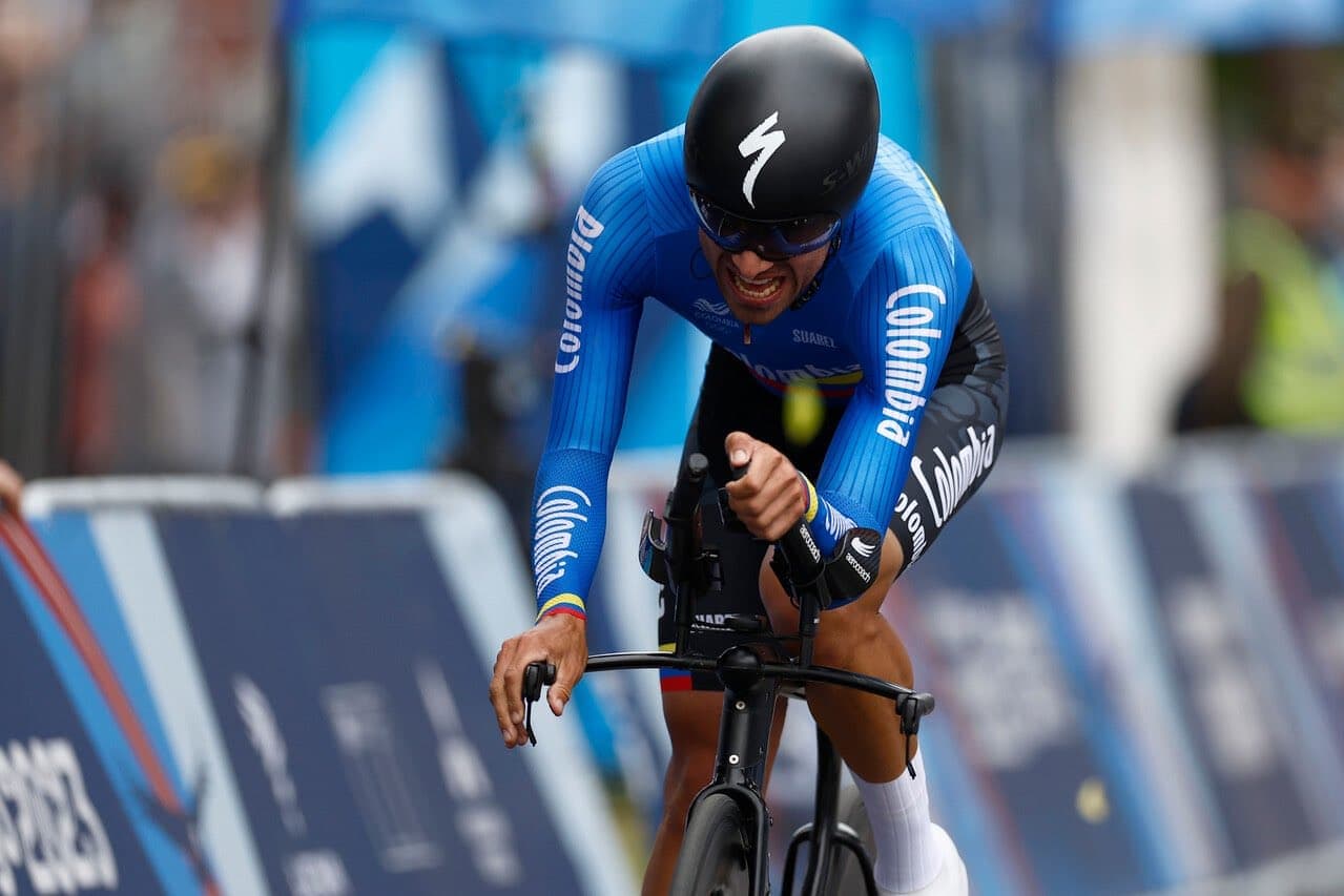 El colombiano Walter Vargas pulverizó el reloj para adjudicarse el oro, superando al favorito, el ecuatoriano Richard Carapaz; en la prueba contrarreloj del ciclismo panamericano de ruta