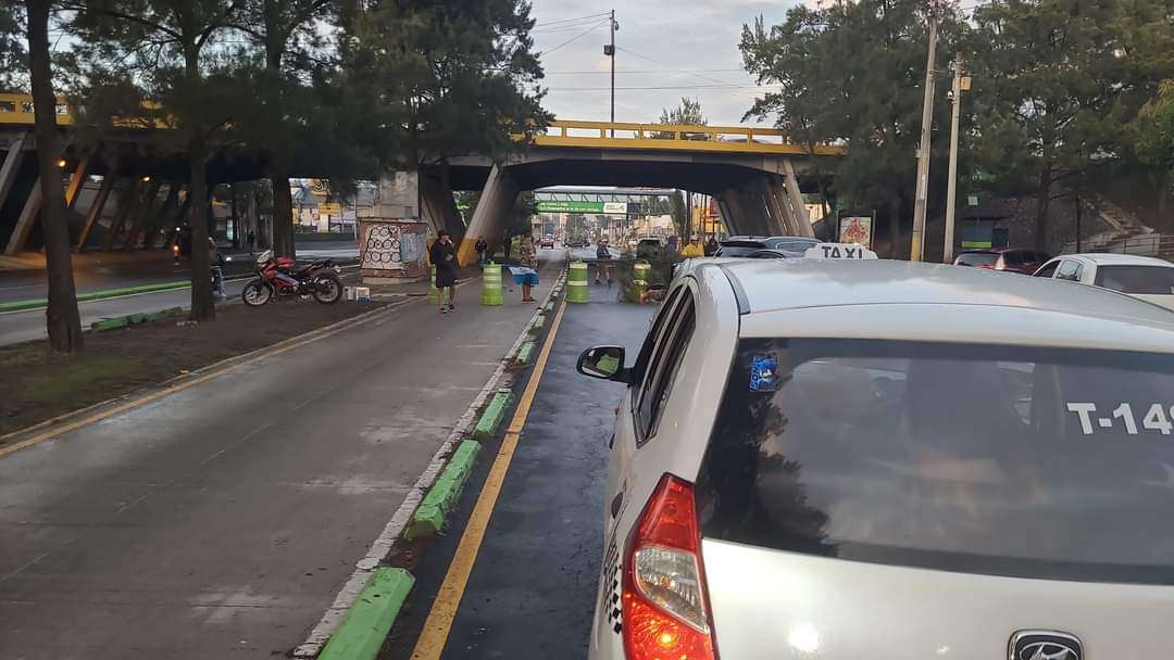 Calzada Aguilar Batres amanece bloqueada el sábado 7 de octubre bloqueos
