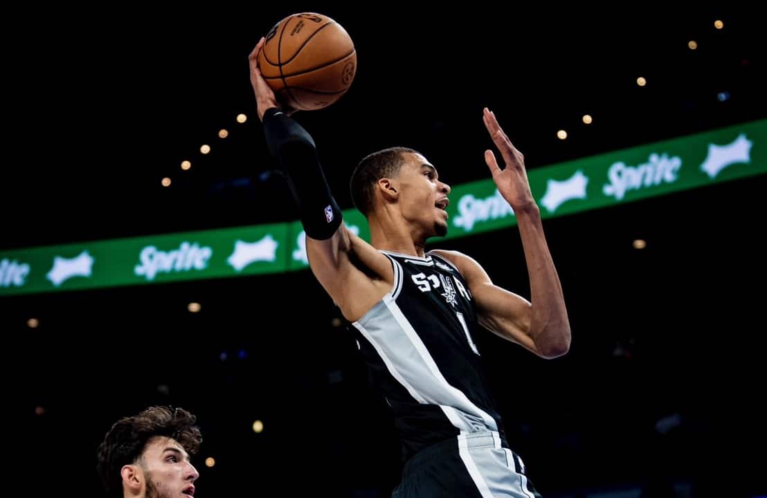 Wembanyama mete 20 puntos en 19 minutos, pero los Spurs se derriten ante los Thunder